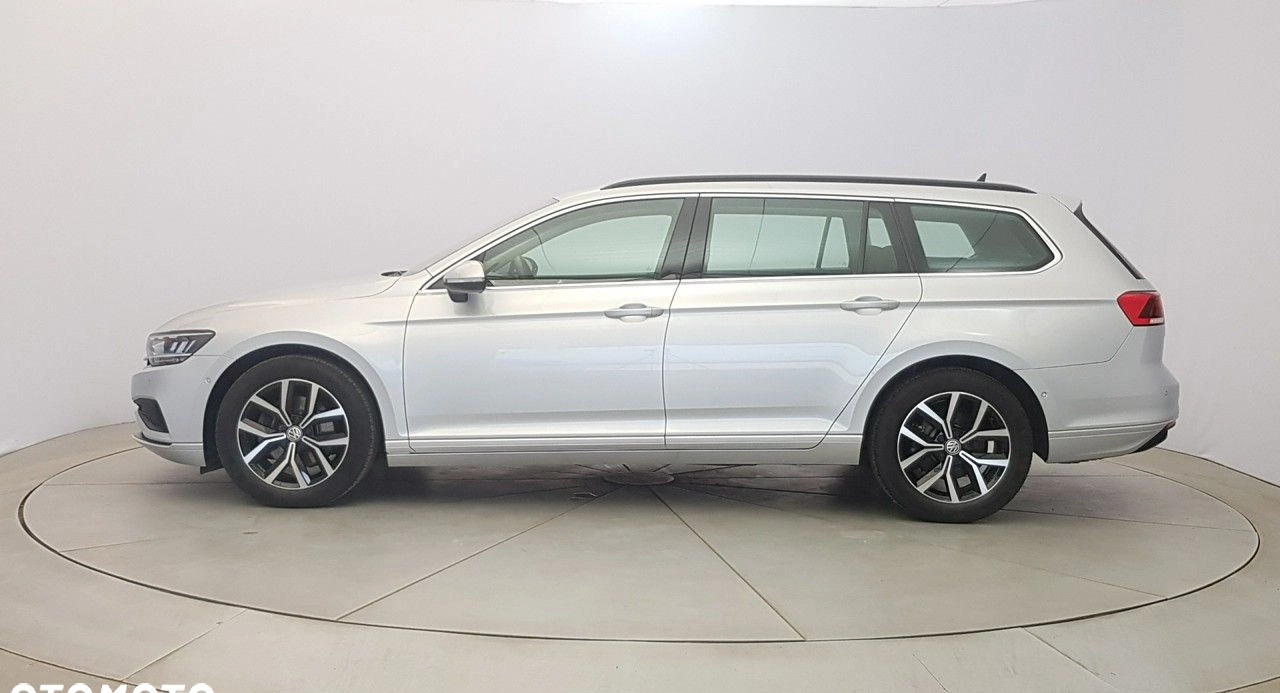 Volkswagen Passat cena 126900 przebieg: 74000, rok produkcji 2019 z Golina małe 562